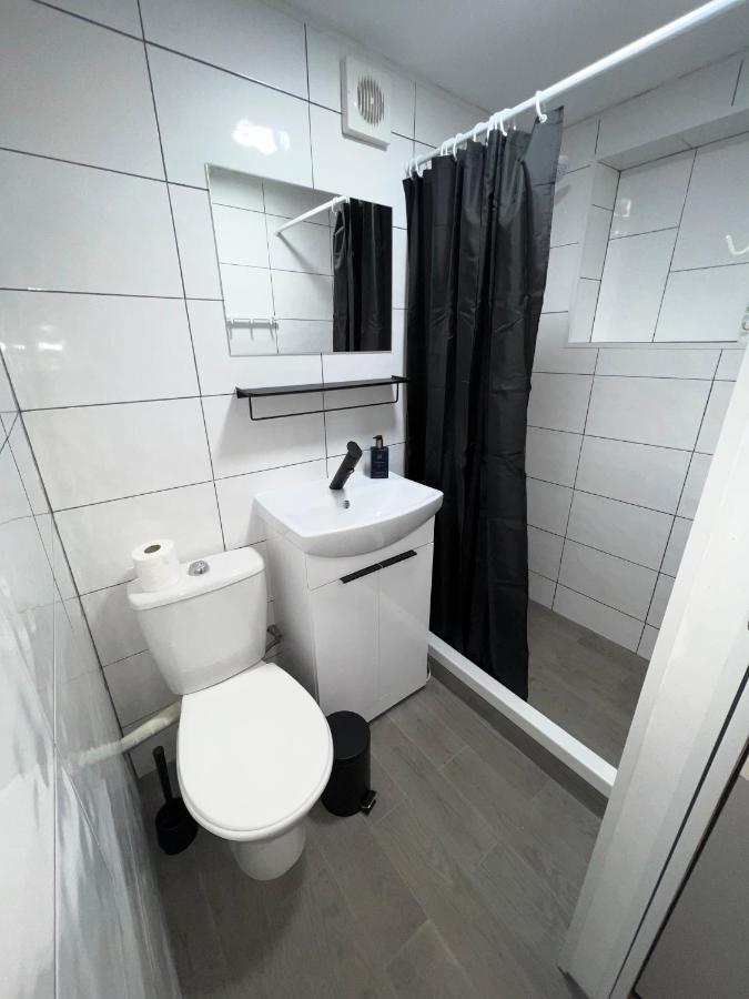 اينيس Newly Renovated 1 Bedroom Flat With Garden Pergola المظهر الخارجي الصورة