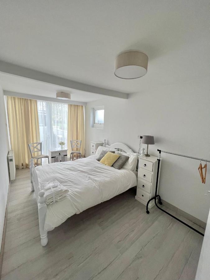اينيس Newly Renovated 1 Bedroom Flat With Garden Pergola المظهر الخارجي الصورة