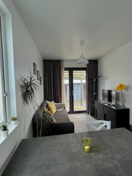 اينيس Newly Renovated 1 Bedroom Flat With Garden Pergola المظهر الخارجي الصورة
